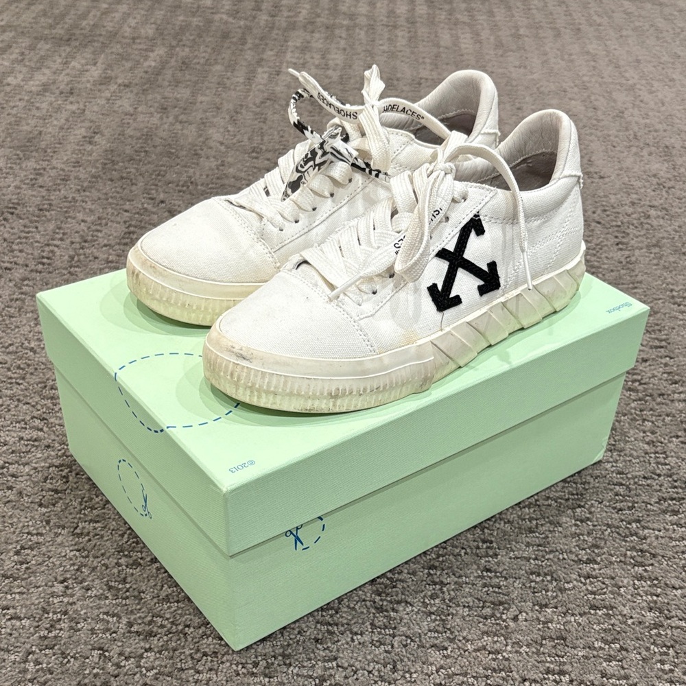 Off-White Low Vulcanized Sneaker